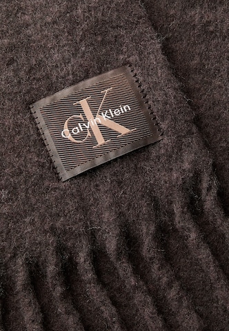 Calvin Klein - Chal en marrón