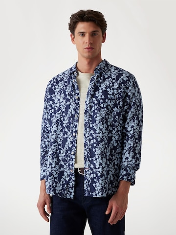 GUESS Regular fit Button Up Shirt in Blue: front