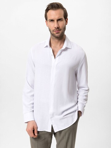 Coupe regular Chemise Antioch en blanc