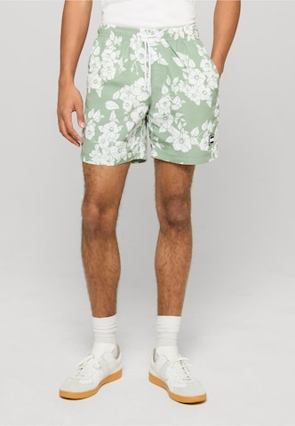 Urban Classics Swimming shorts in Green: front