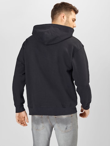 LEVI'S ® Regular Fit Sweatshirt 'Relaxed Graphic Hoodie' in Schwarz