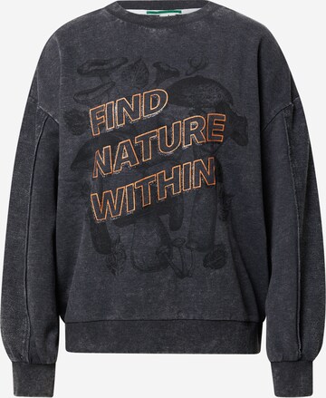 QS Sweatshirt in Grey: front