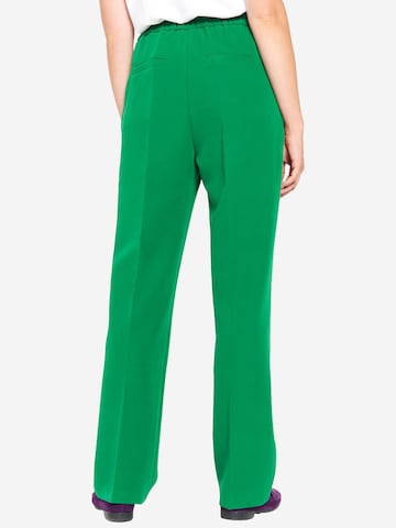 Regular Pantaloni de la LolaLiza pe verde