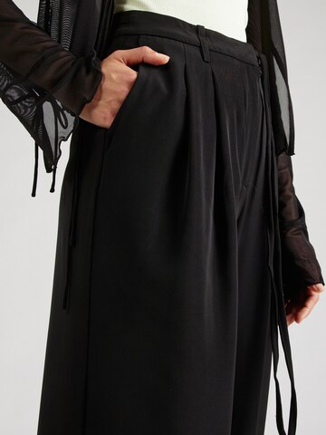 Wide leg Pantaloni con pieghe 'VMKRISTEL' di VERO MODA in nero