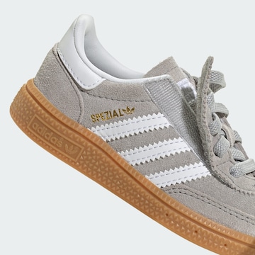 ADIDAS ORIGINALS Sneakers 'Handball Spezial' in Grey