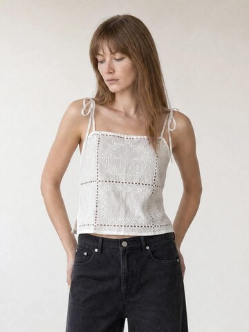 ARMIE Top 'The Apple Cropped Square Neck Top' in White: front