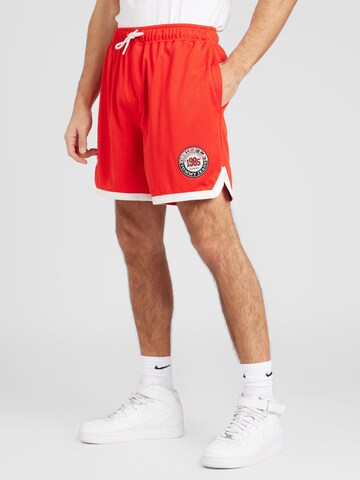 Tommy Jeans Regular Shorts 'ARCHIVE GAMES' in Rot: predná strana