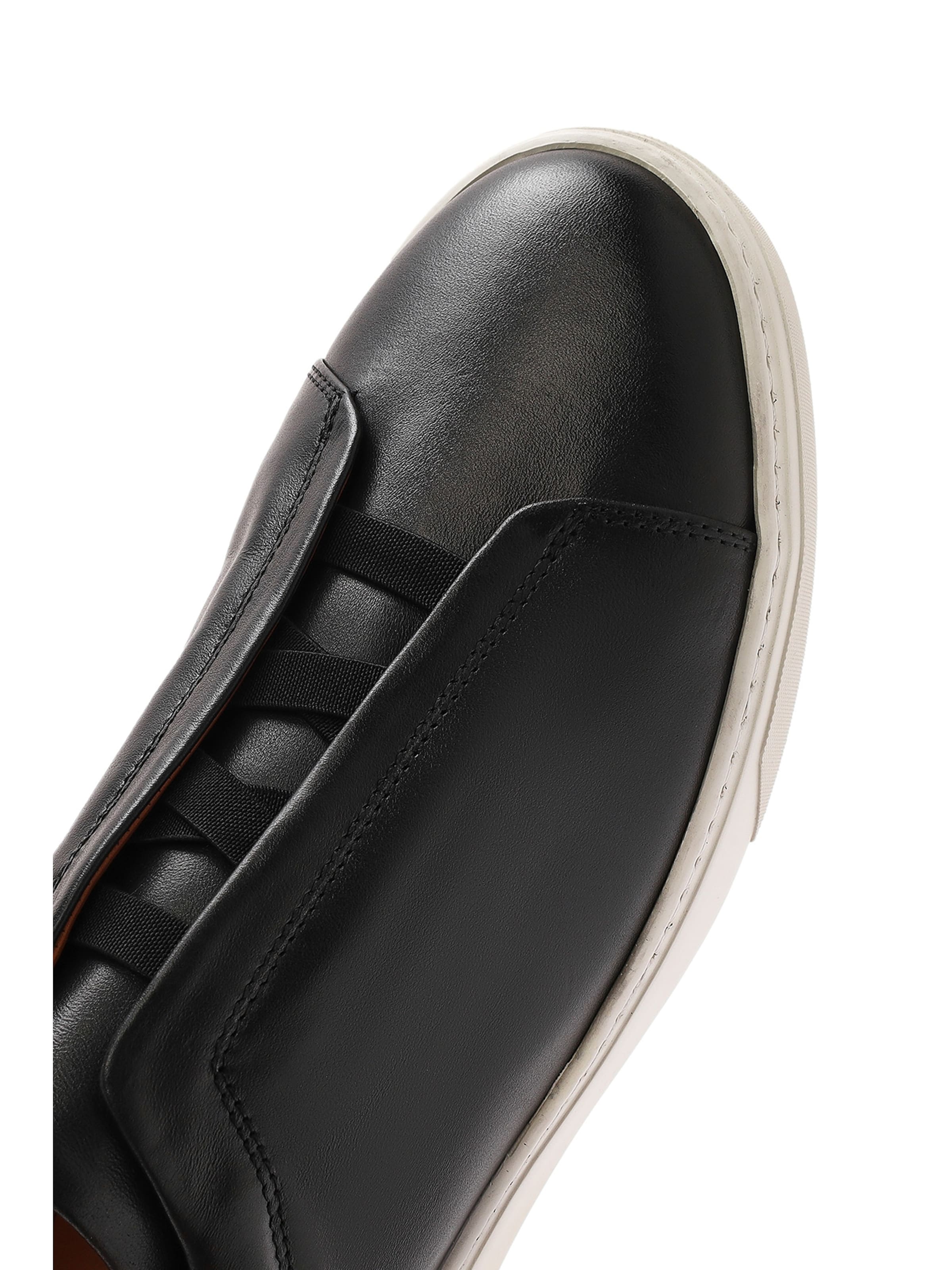 Sneaker bassa di Derimod in nero