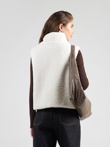 s.Oliver Weste in Beige