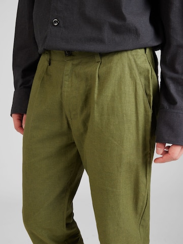 BURTON MENSWEAR LONDON Normální Kalhoty se sklady v pase – zelená