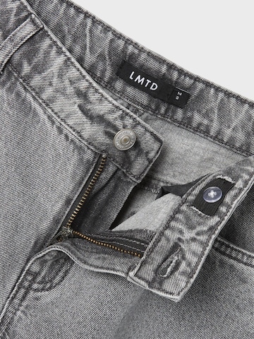 Wide leg Jeans 'NLFKIZZA' di LMTD in grigio