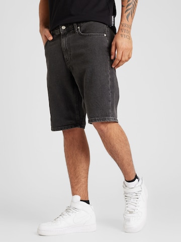 Calvin Klein Jeans - Regular Calças de ganga em cinzento: frente
