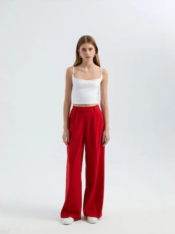 Haut Hiccup en blanc