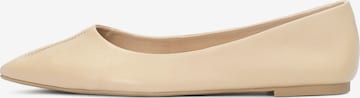 Kazar Studio - Bailarina en beige: frente