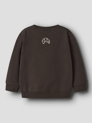 NAME IT - Sudadera en marrón