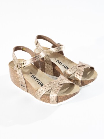 Bayton - Sandalias con hebilla 'Venus' en amarillo