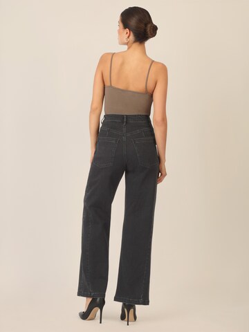 APART Flared Jeans in Schwarz