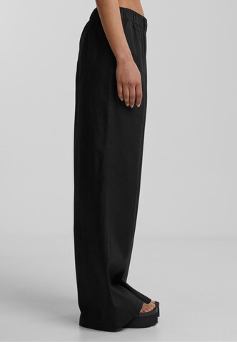 Wide leg Pantaloni di Urban Classics in nero