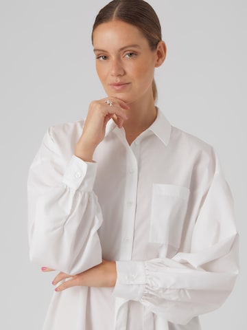 Robe-chemise 'Bea' VERO MODA en blanc