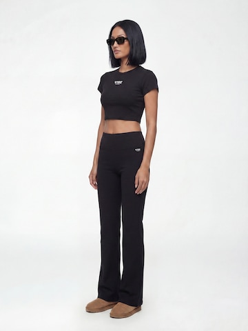 V!BE STUD!OS Расклешенный Леггинсы в Черный