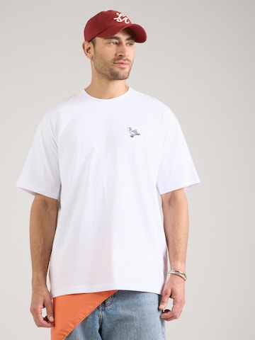 Iriedaily - Camiseta 'Pigeon Finger' en blanco: frente