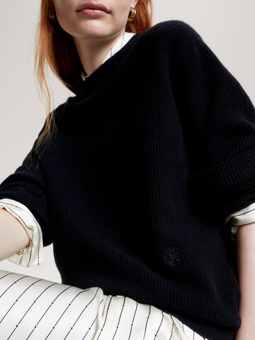 TOMMY HILFIGER Sweater in Black