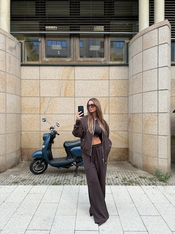 V!BE STUD!OS Wide leg Workout Pants in Brown