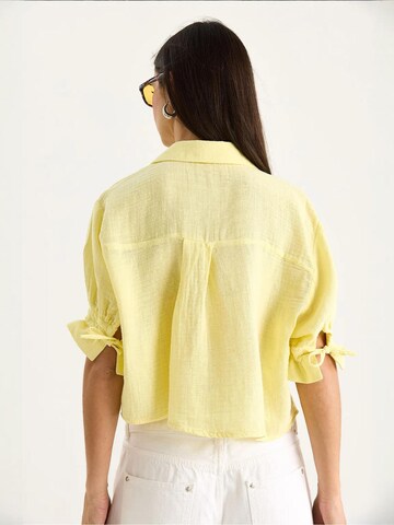 Camicia da donna di Bianco Lucci in giallo