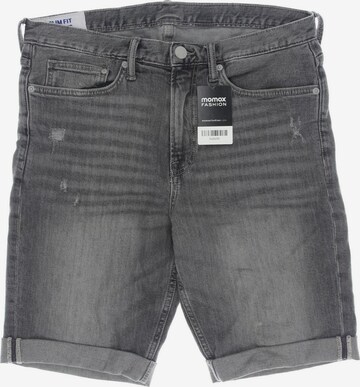 H&M Shorts in 32 in Grey: front