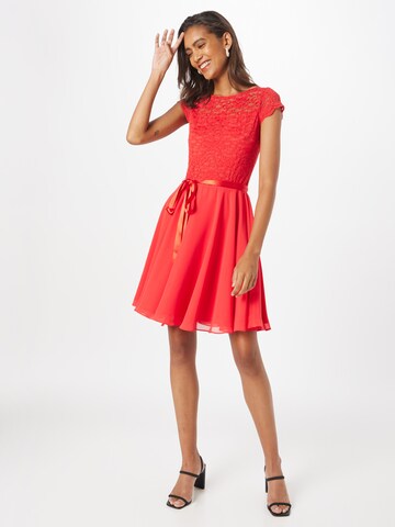 SWING Cocktail Dress in Red: front