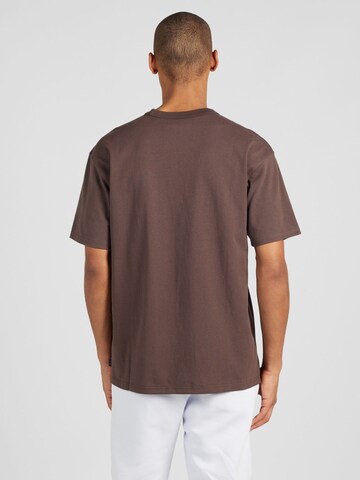 Nike Sportswear Μπλουζάκι 'Premium Essentials' σε καφέ