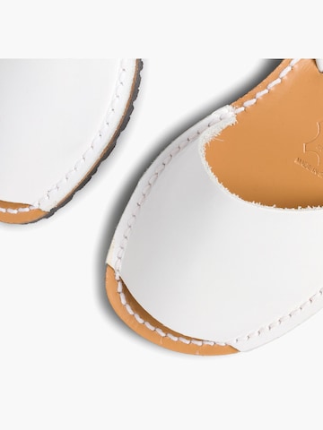 Sandalo di Pisamonas in bianco