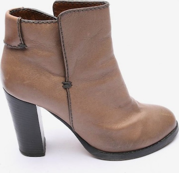 Chloé Dress Boots in 39,5 in Brown: front