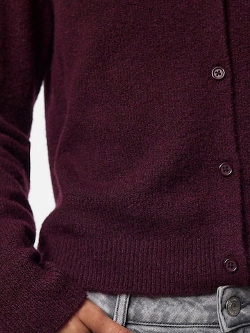 Cardigan 'PCMALOU' PIECES en rouge