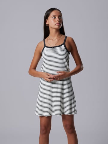 LMTD Jurk in Wit: voorkant