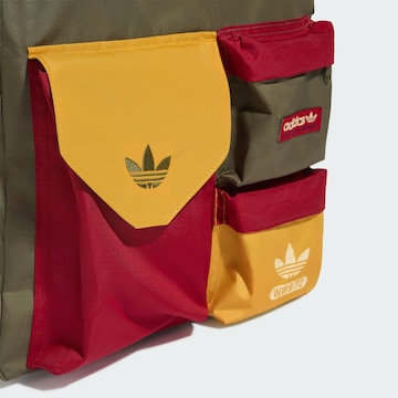 ADIDAS ORIGINALS - Mochila 'Archive' em verde