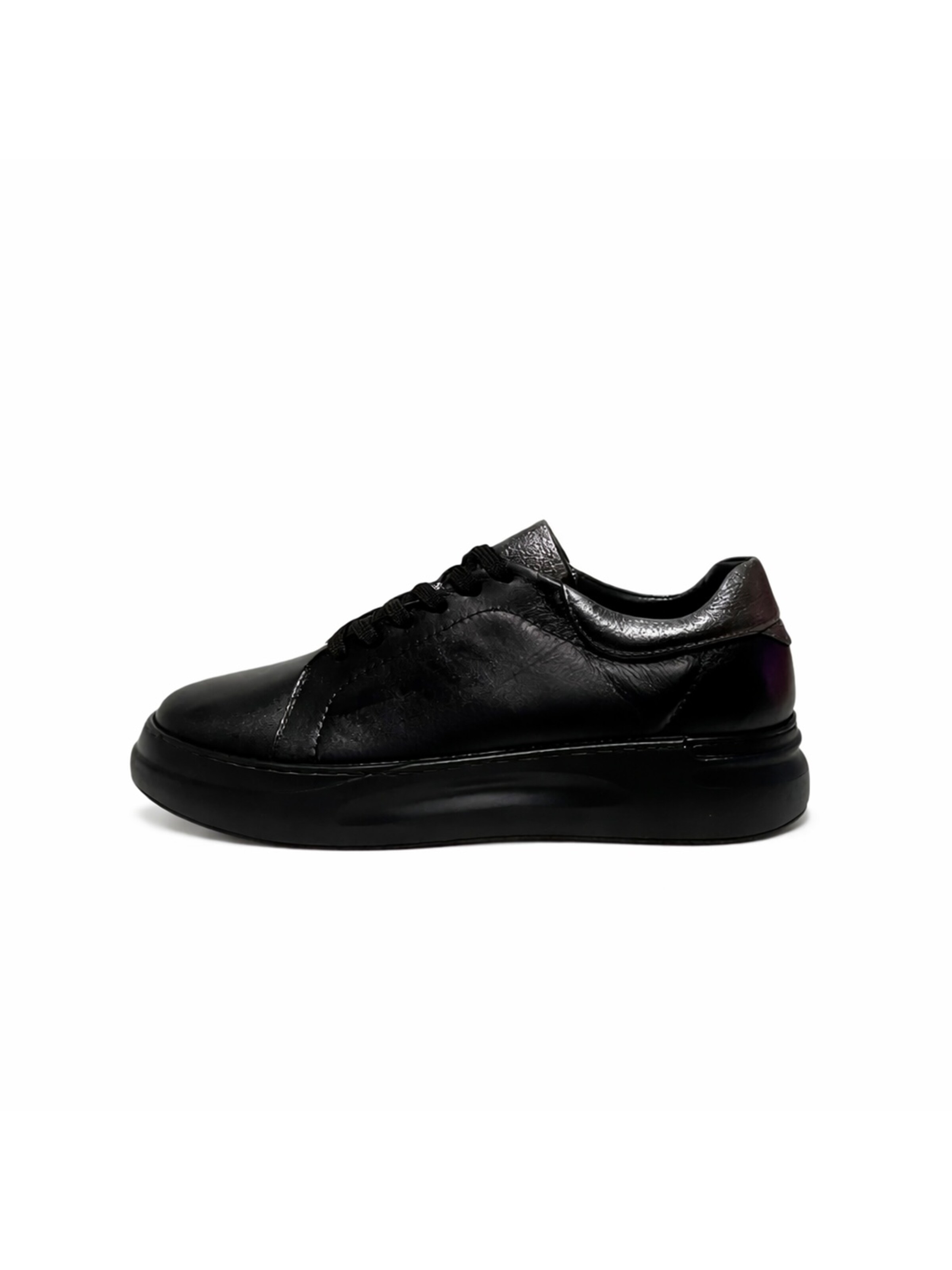 Lorévine Lace-up shoe in Black