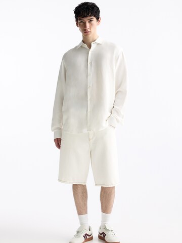 Pull&Bear Comfort fit Koszula w kolorze biały