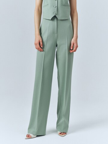 MB by Marta Buzolic Regular Trousers in Green