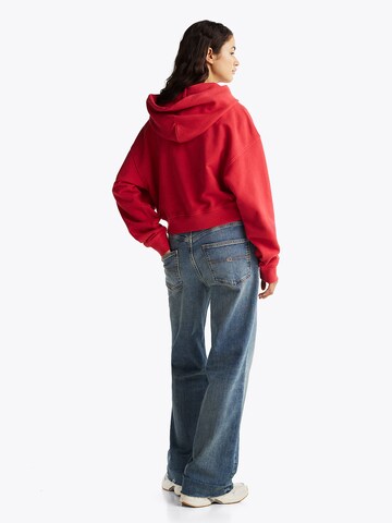 Tommy Jeans Sweatshirt in Red