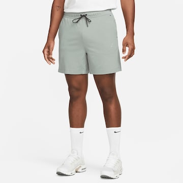 Nike Sportswear Loosefit Shorts in Grün: Vorderseite