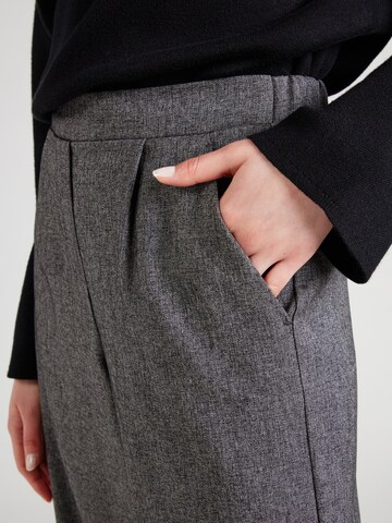 juoda VERO MODA Laisvas Klostuotos kelnės 'VMANNI'