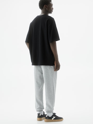 Pull&Bear Tapered Nadrág - szürke