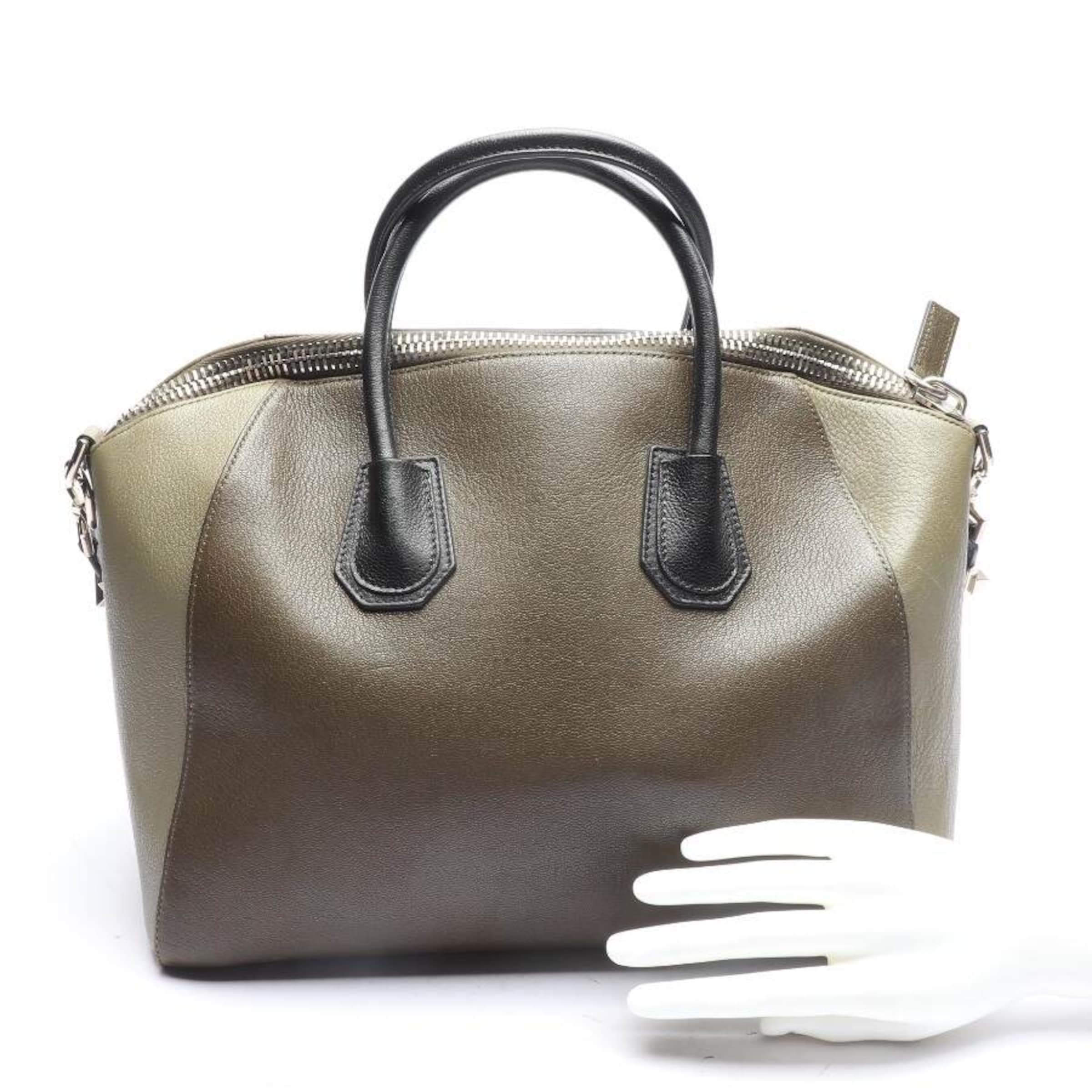 Givenchy Bag in One size in Green