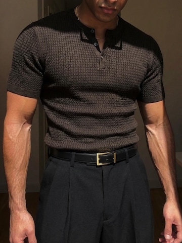 Kleidermafia T-shirt i brun: framsida