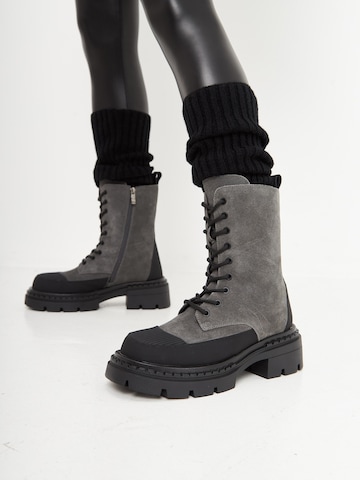 CESARE GASPARI Lace-Up Ankle Boots in Grey: front