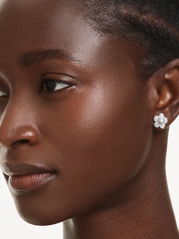 Swarovski Náušnice – bílá: přední strana