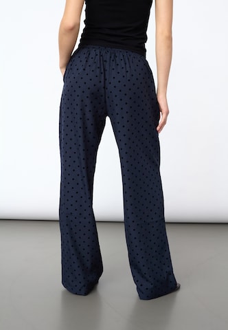 SISTERS POINT - Pierna ancha Pantalón plisado 'VIKSA' en azul