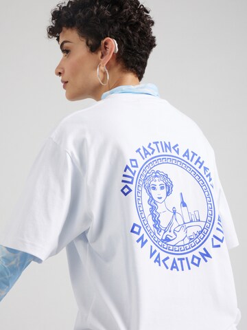 On Vacation Club Shirt 'Ouzo' in White