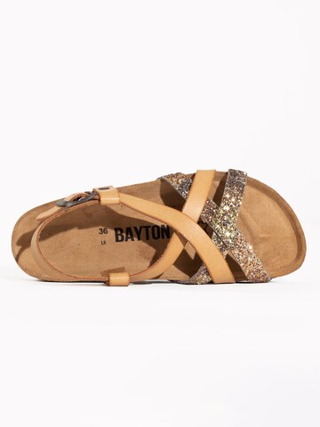 Bayton Sandalen met riem 'Kari' in Bruin